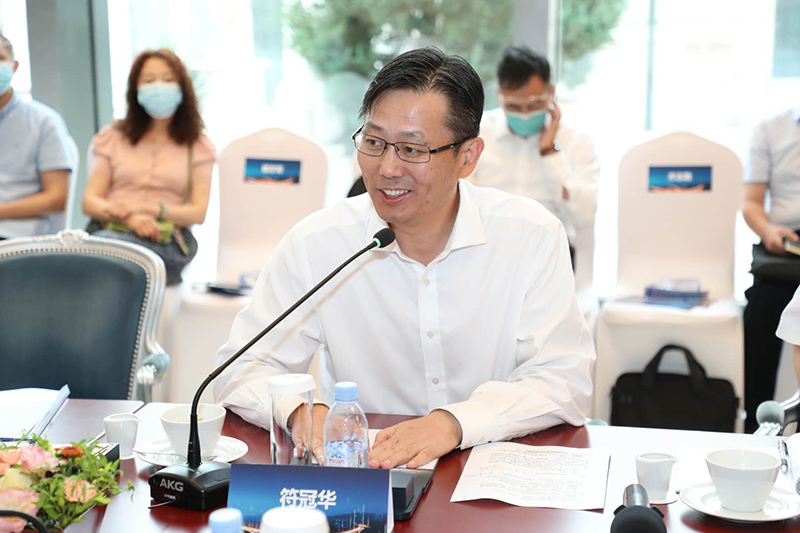 “老交通”智库执行副主任、bevictor伟德集团董事长符冠华主持沙龙.jpg